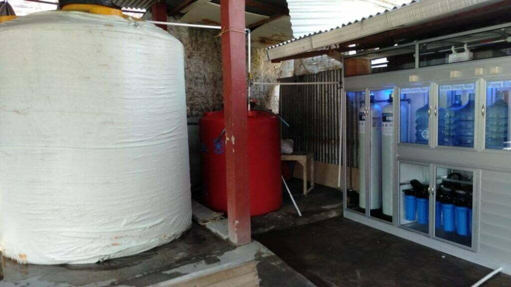 Pemasangan Depot Air Minum Isi Ulang di daerah Sendangguwo Selatan RT 04 RW 09, Kelurahan Sendangguwo, Kecamatan Tembalang, Semarang.