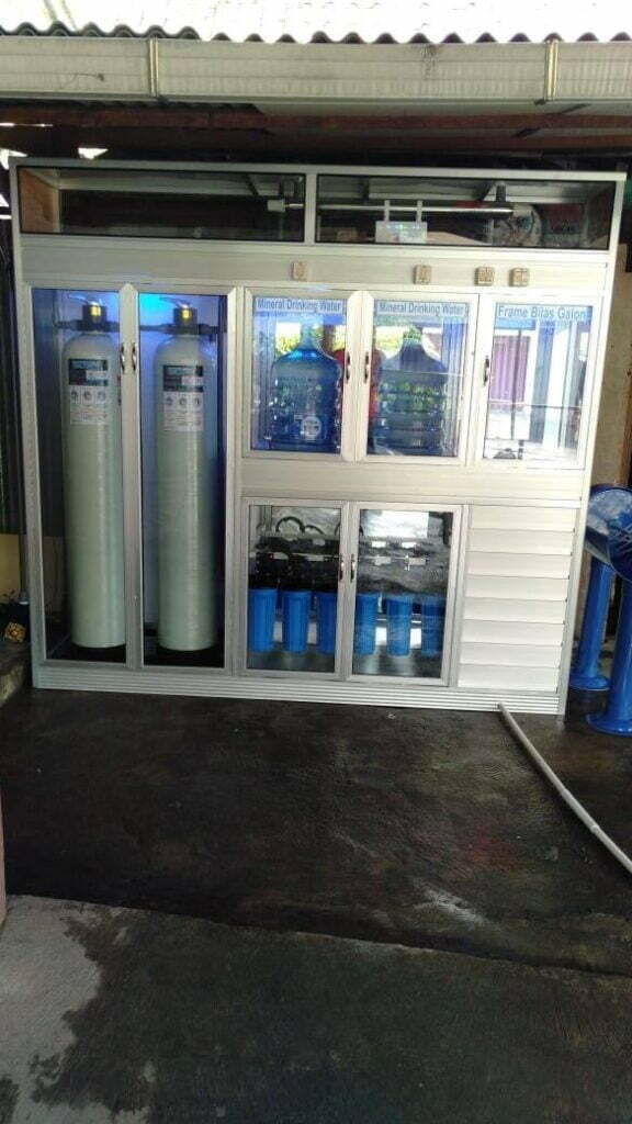 Pemasangan Depot Air Minum Isi Ulang di daerah Sendangguwo Selatan RT 04 RW 09, Kelurahan Sendangguwo, Kecamatan Tembalang, Semarang.